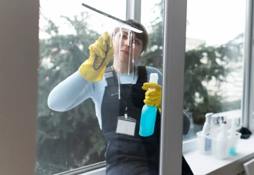 Nettoyage de vitres intérieures et extérieures à Colonzelle